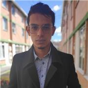 Profesor de derecho, con buen manejo de expresión verbal y corporal